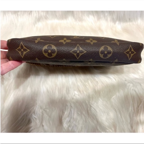 Authenticated Louis Vuitton Pochette Accessories Shoulder Bag Pouch Purse - Picture 9 of 16
